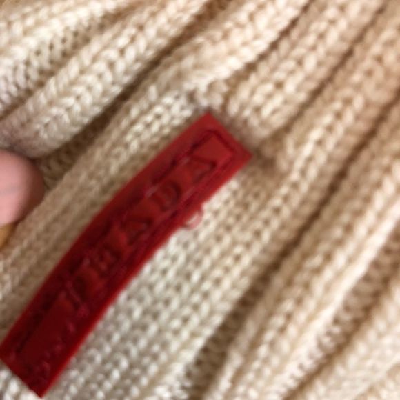 !!SOLD!! Vintage PRADA cream 100% Wool full zip, ribbed cardigan sweater Small - Picture 4 of 13